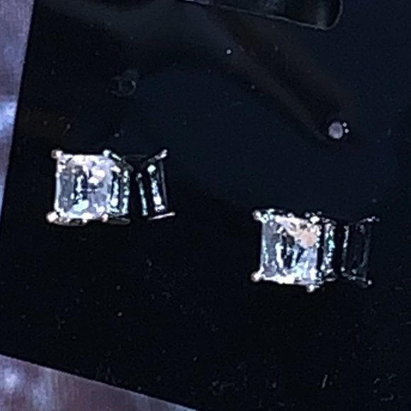 PrincessCut 4mm Moissanite 18kt White gold earring